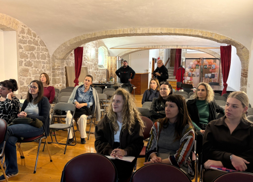 Fotografija 4 - Održana edukacija Željane Bulat o primjeni pripovijedanja u knjižnicama