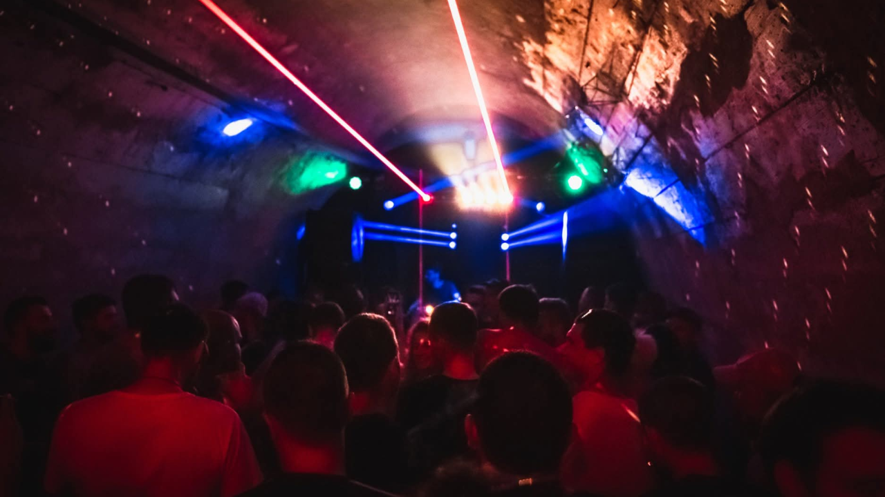 Elektronička poslastica u Šibeniku: DJ Runy premijerno nastupa u Tunelu za Noć vještica