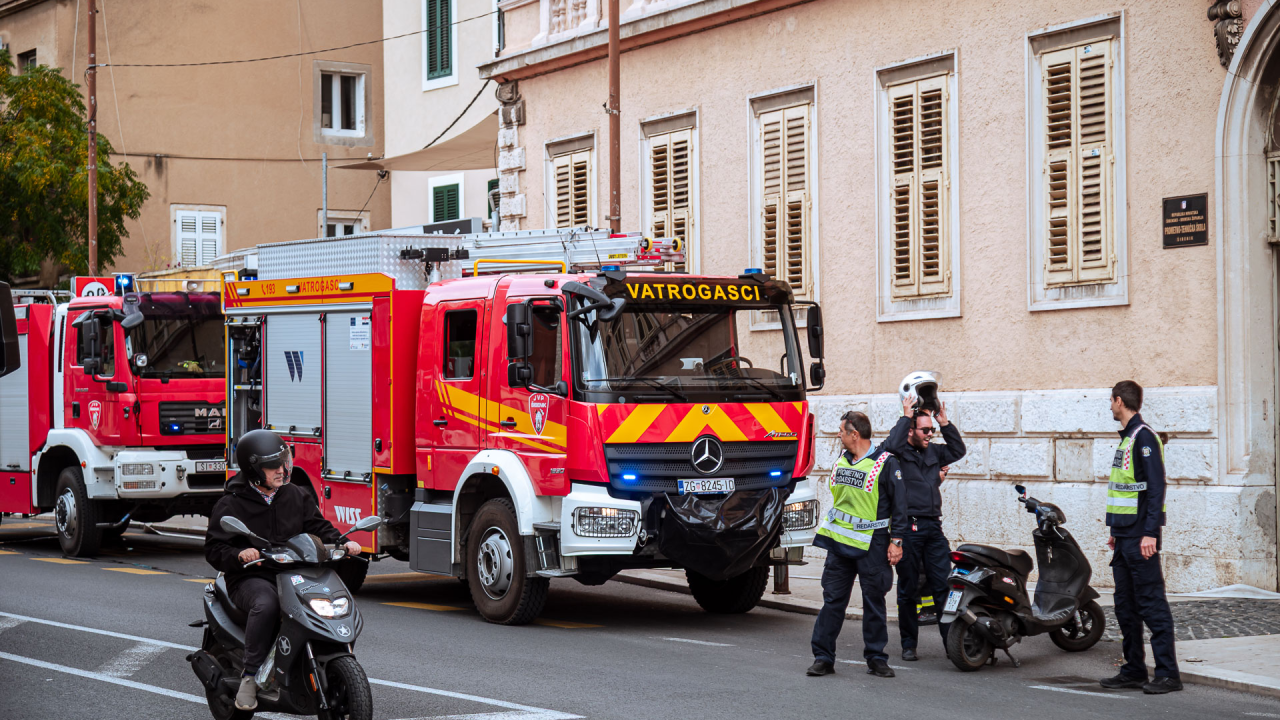Šibenski vatrogasci odradili vježbu spašavanja i evakuacije učenika