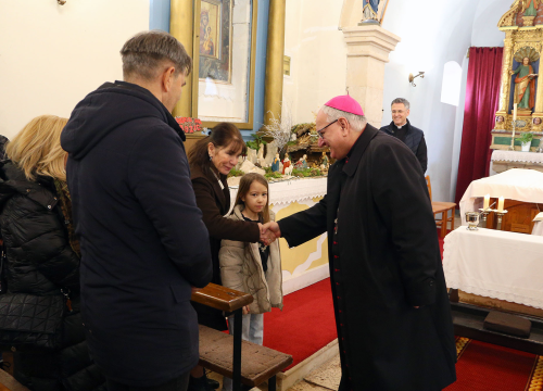 Fotografija 22 - Šibenski biskup Tomislav Rogić u sklopu pastirskog pohoda posjetio župe Jadrtovac i Vrpolje