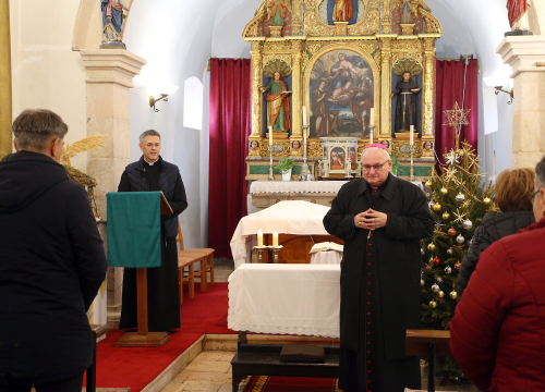 Fotografija 19 - Šibenski biskup Tomislav Rogić u sklopu pastirskog pohoda posjetio župe Jadrtovac i Vrpolje