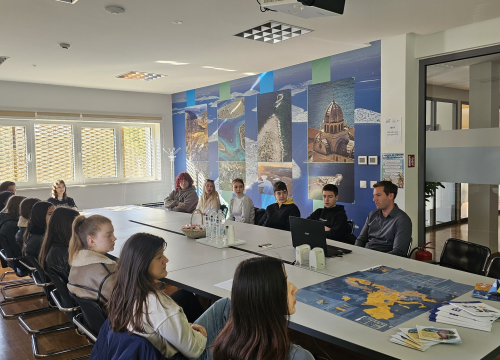 Izazovi i prijetnje u digitalnom svijetu: Učenici Ekonomske škole obilježili Dan sigurnijeg interneta