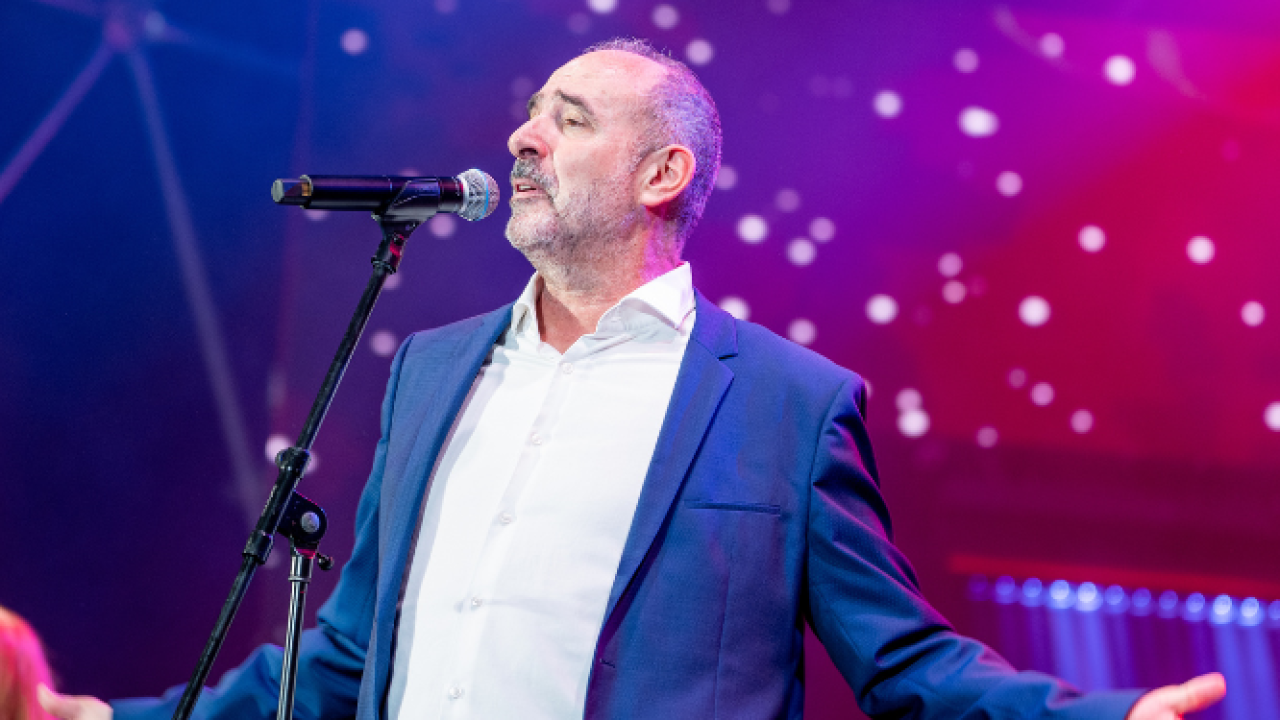 Najveći boem stiže u Vodice: Ne propustite koncert Dražena Zečića u petak