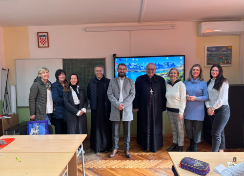 Fotografija 13 - Šibenski biskup Tomislav Rogić u sklopu pastirskog pohoda posjetio župe Jadrtovac i Vrpolje