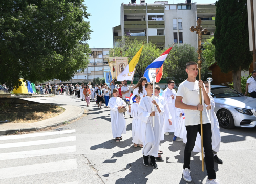 U župi sv. Ante Padovanskog proslavljeno Tijelovo, uslijedila je procesija Šubićevcem