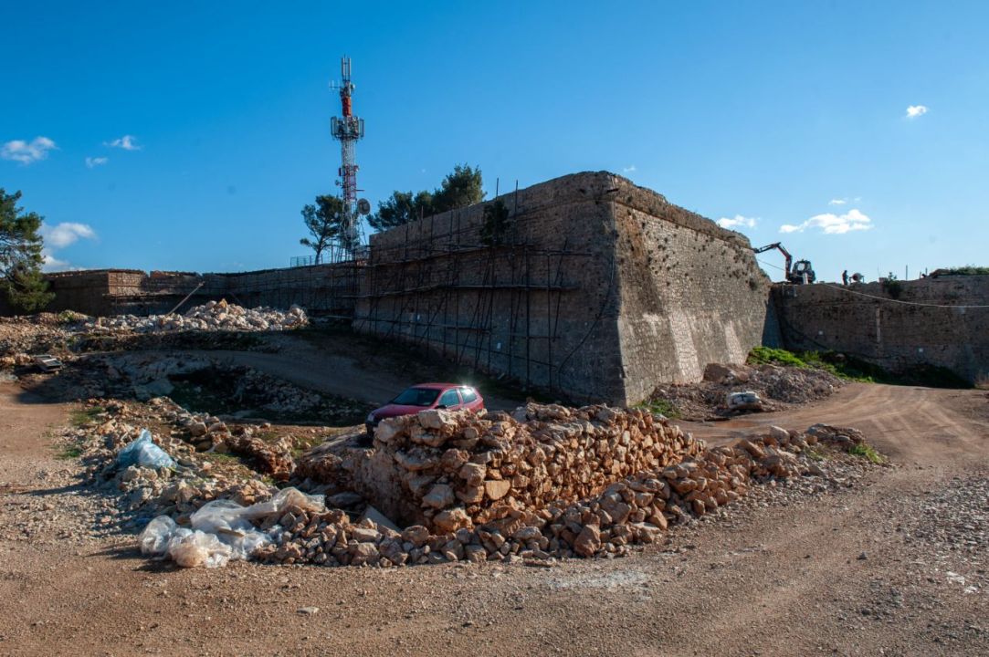 Sv. Ivan izgleda neprepoznatljivo, zgrada koja je niknula bit će zakamuflirana: 'Tvrđavu svečano otvaramo na Dan grada'         