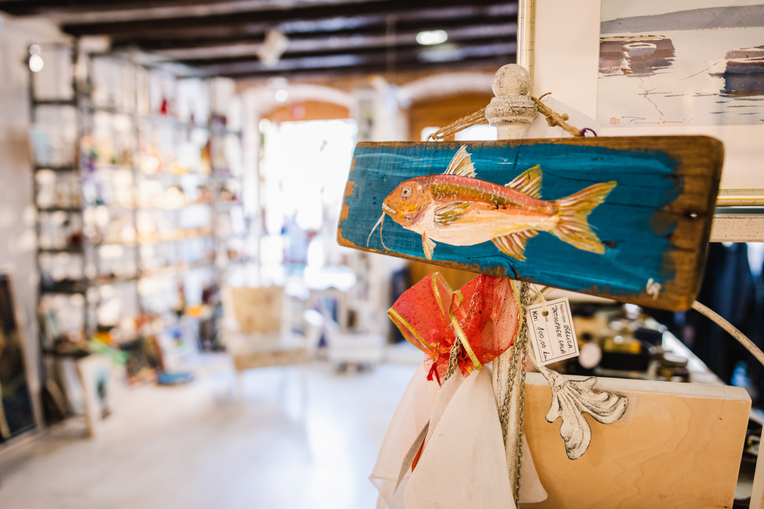 Proljeće u Galeriji Juraj Dalmatinac donosi popust na šarene umjetnine morskih motiva!