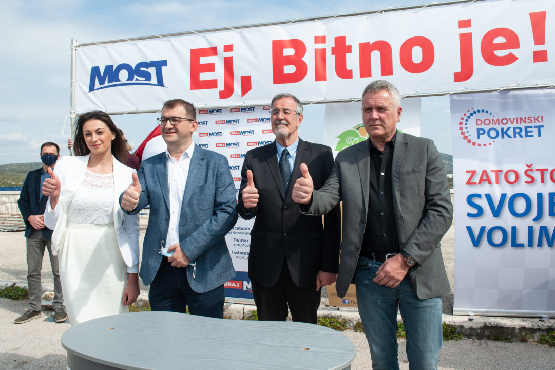 Most i Domovinski pokret na šibenskom mostu predstavili kandidate za župana i gradonačelnika  