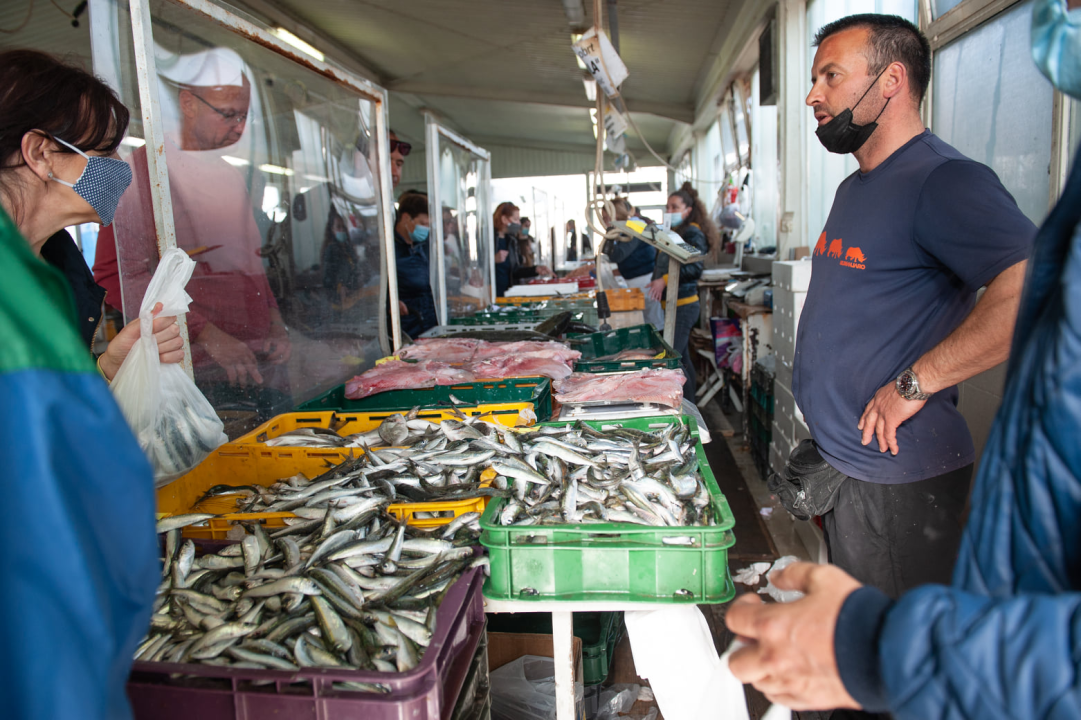 Đir po ribarnici na Veliki petak: 'Uvik je na današnji dan bila gužva, čekalo se u redu za uć po dobru ribu, a vidi sad, ništa'