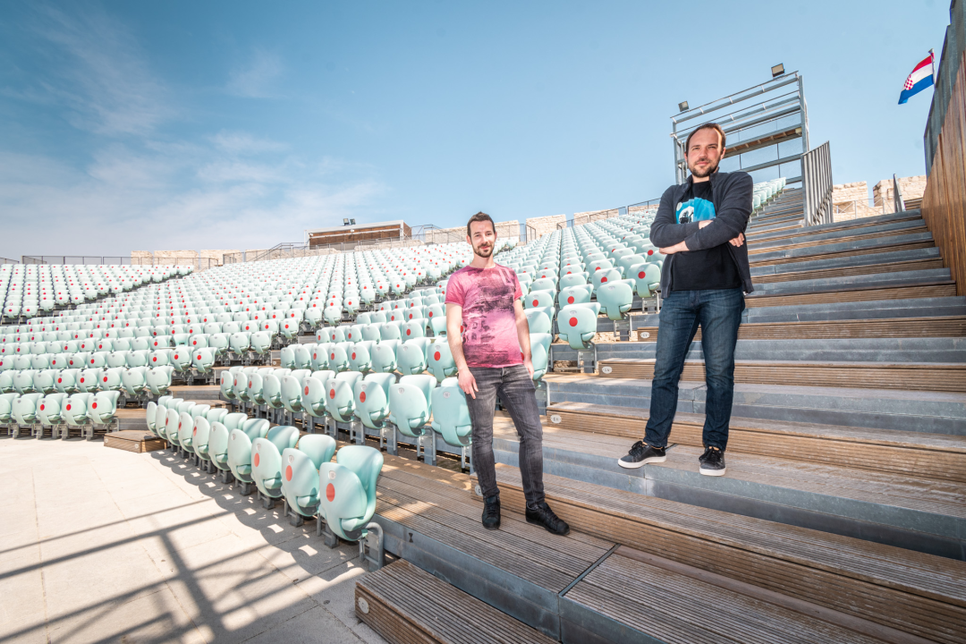 O ljetnoj pozornici na sv. Mihovilu pričalo se od 50-ih, Pavić i Bakula istražili zašto je izgrađena tek 2014. godine