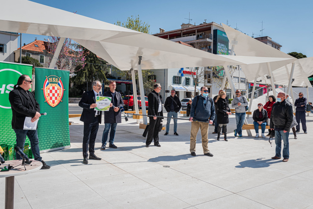 Uzor mu je Gaddafi, maše sa sto tisuća eura koje nema i želi od Šibenika 'nešto između Azurne obale i Toskane'