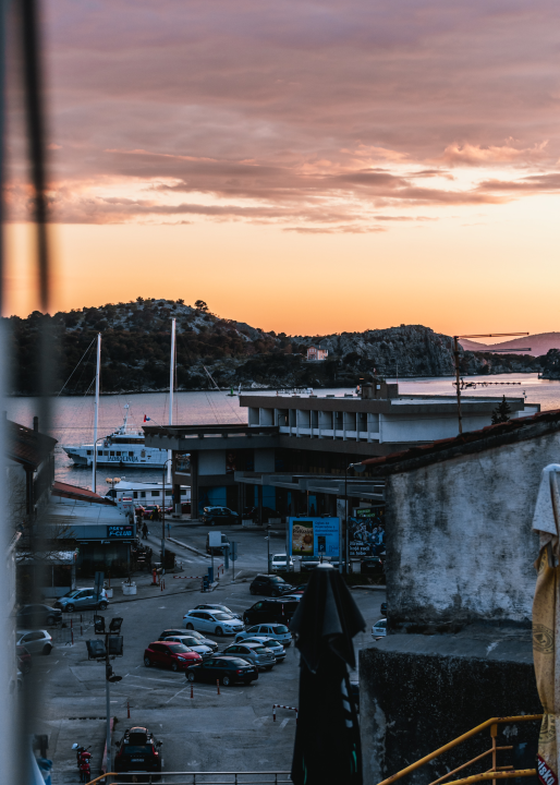 Proljetni zalazak sinoć je nebo iznad Šibenika pretvorio u pravu umjetničku sliku!