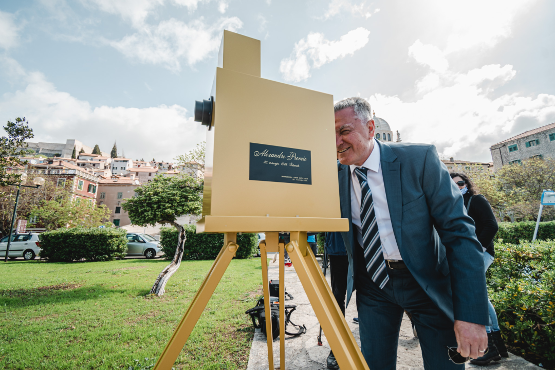 Postavljena replika kamere koja je prije 123 godine s rive snimila prve filmske kadrove ovog dijela Europe