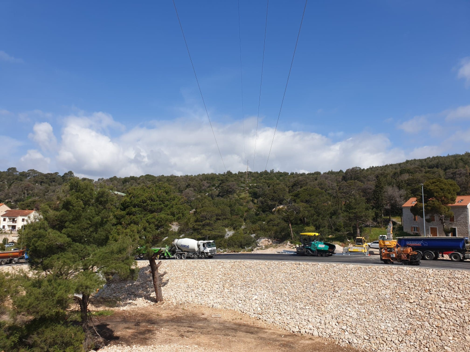 Zahrđali dalekovod koji prolazi kroz Rokiće godinama nije u funkciji, HEP: 'Uklanjanje u planu dogodine'   
