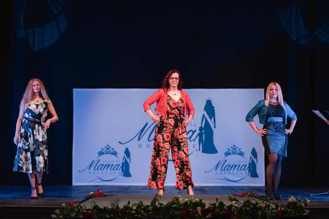 U šibenskom kazalištu održan izbor za najljepšu mamu: Vedrana Halinčić Bakšić i Ljubica Bulić ponijele lente