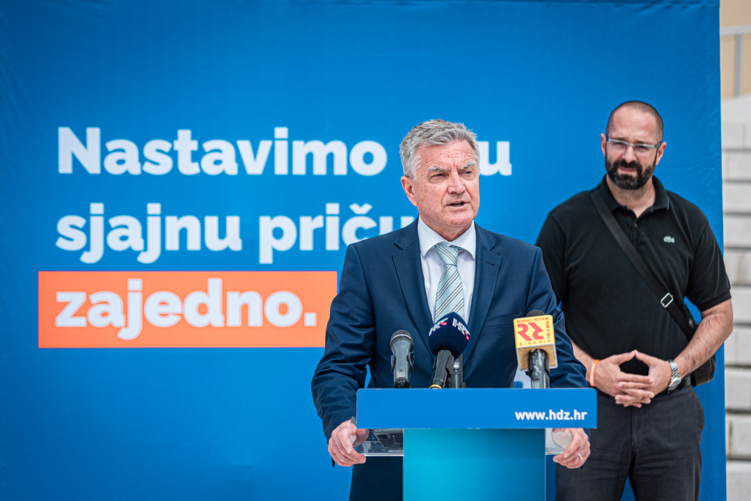 Burić okupio ravnatelje i direktore: 'Danas je IN biti Šibenčanin i u Zagrebu i u Splitu i u svijetu'