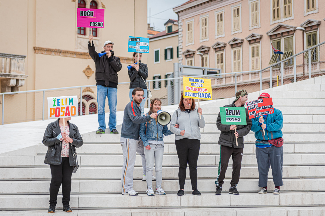 Na Poljani 'prosvjed' osoba s invaliditetom: Snimanje završne scene filma u sklopu projekta 'Hoću posao' 