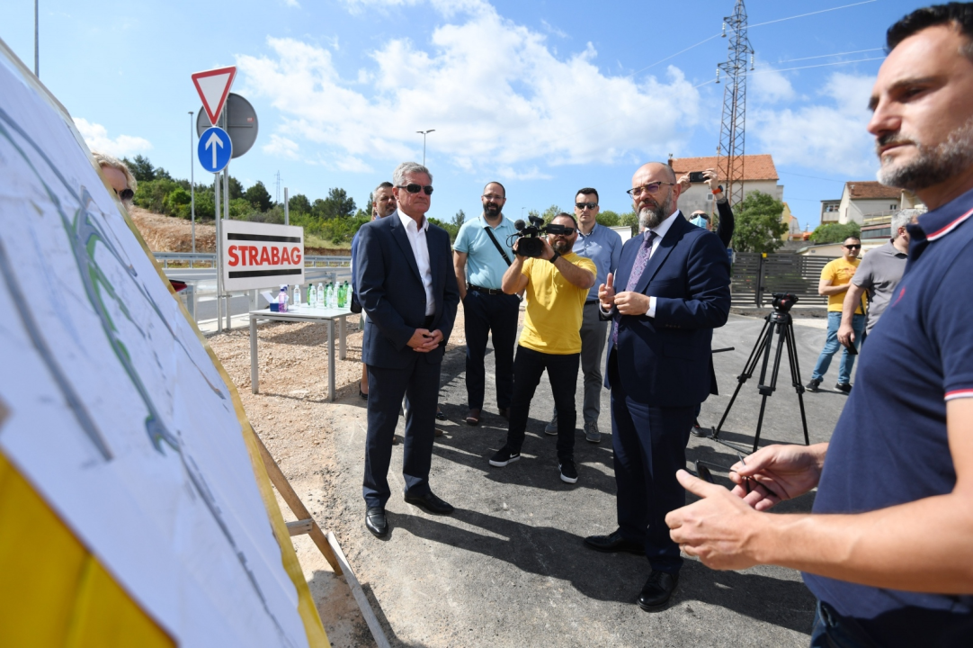 Burić prije izbora požurio obići čvor Rokići pa nabrajao projekte u planu: 'Djeca s Meteriza moći će biciklom sigurno do brodaričkog mosta'  