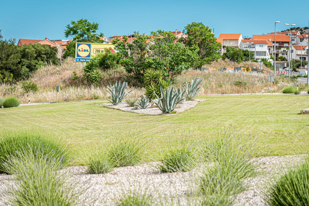 Radne akcije Zelenog grada: Na ulazima u grad posađeno cvijeće i uređen okoliš  