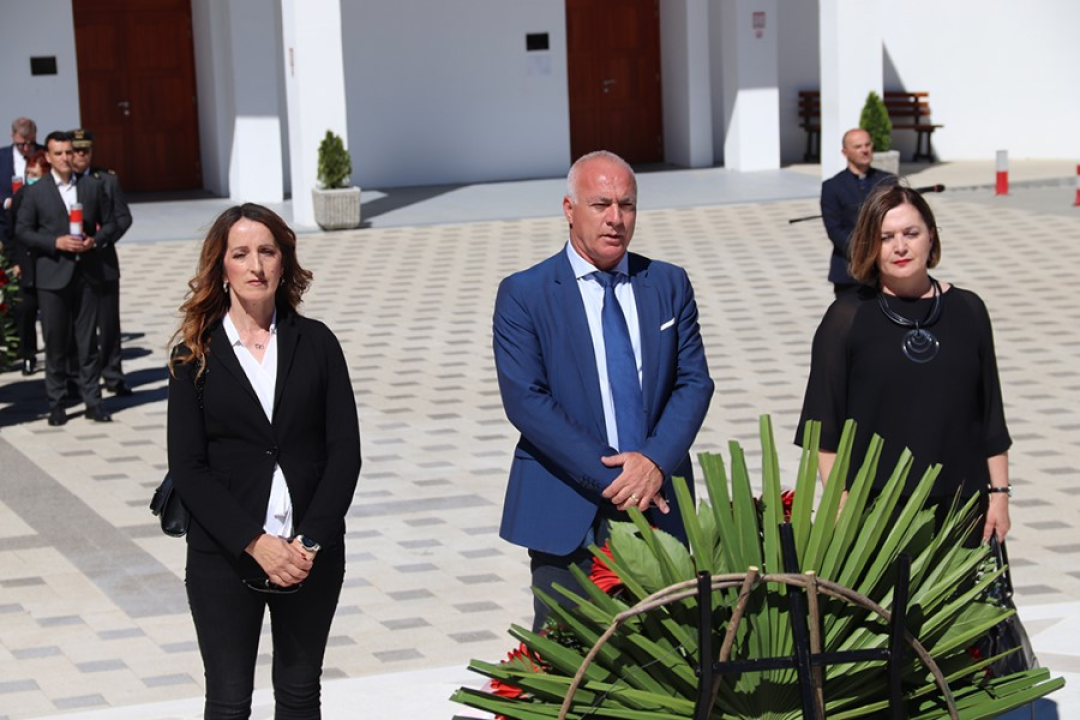 Uoči Dana državnosti na Kvanju položeni vijenci i svijeće za poginule branitelje 