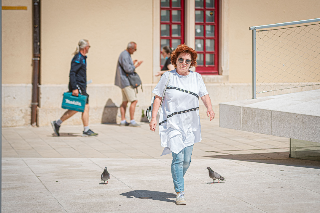 Modno usklađene sugrađanke u lepršavim proljetnim komadima zavladale đirom po gradu 