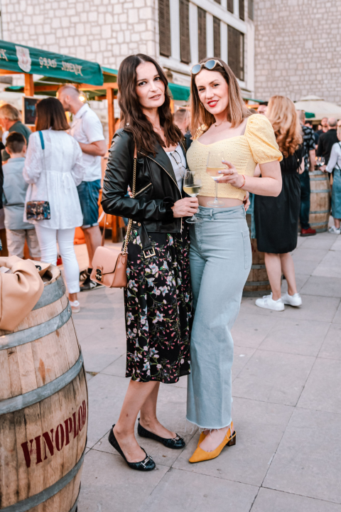 Romansa pidoće i Debita napunila rivu: Jele su se pohane, u toću, na lati, rižot, dimljene...