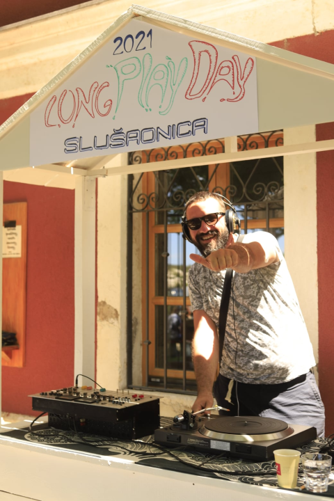 Ako ste slučajno propustili Long Play Day, nemojte Je Veux