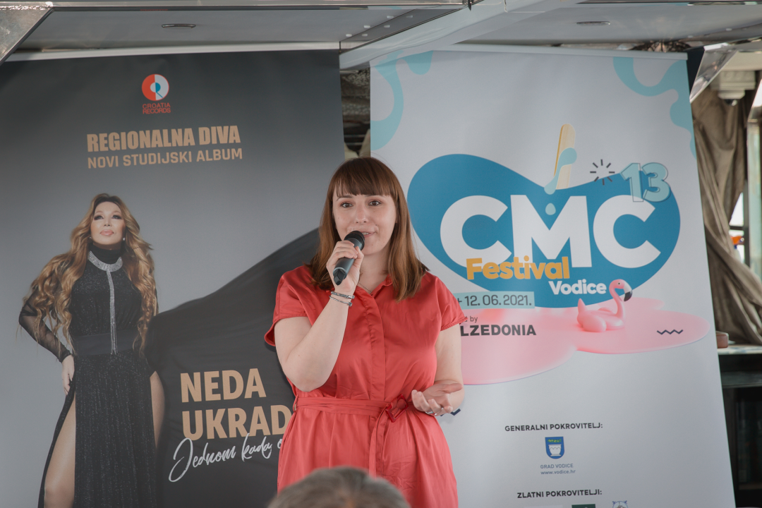Neda Ukraden promovirala novi album na brodu od Vodica do Šibenika