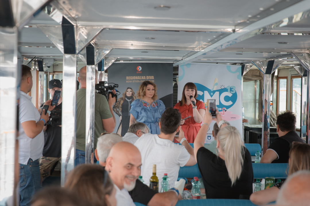 Neda Ukraden promovirala novi album na brodu od Vodica do Šibenika