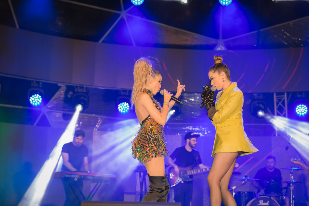 Počelo estradno ludilo u Vodicama: Pogledajte atmosferu prve večeri CMC festivala