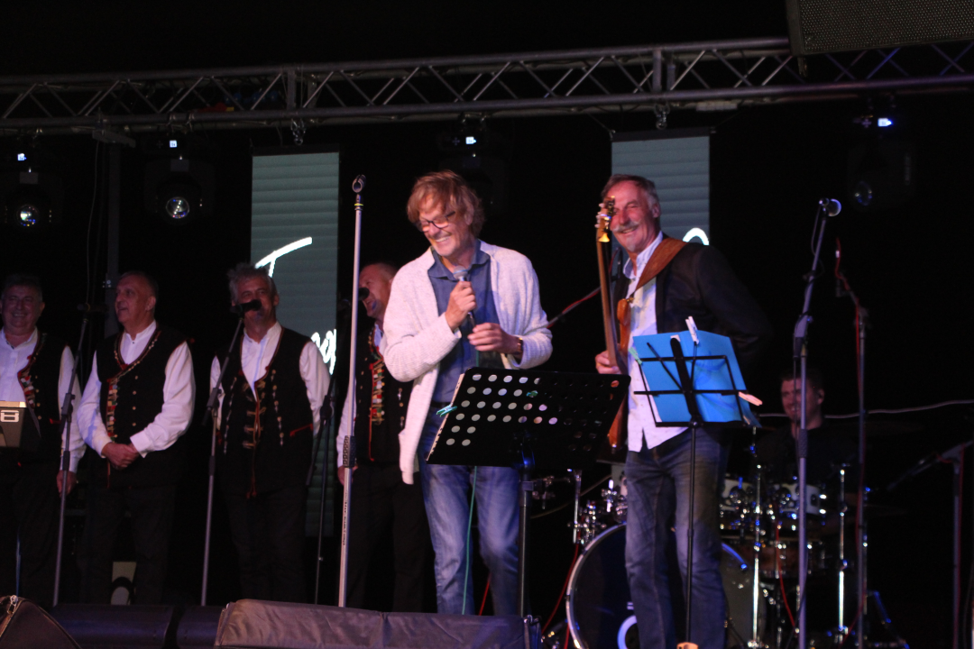 Na primoštenskom brdu Gaj održan koncert 'Tragom Olivera': Pogledajte kako smo se proveli 