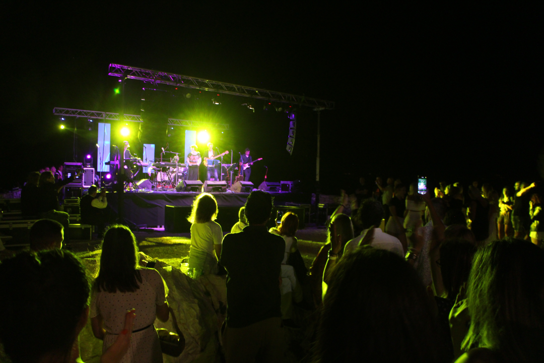 Na primoštenskom brdu Gaj održan koncert 'Tragom Olivera': Pogledajte kako smo se proveli 