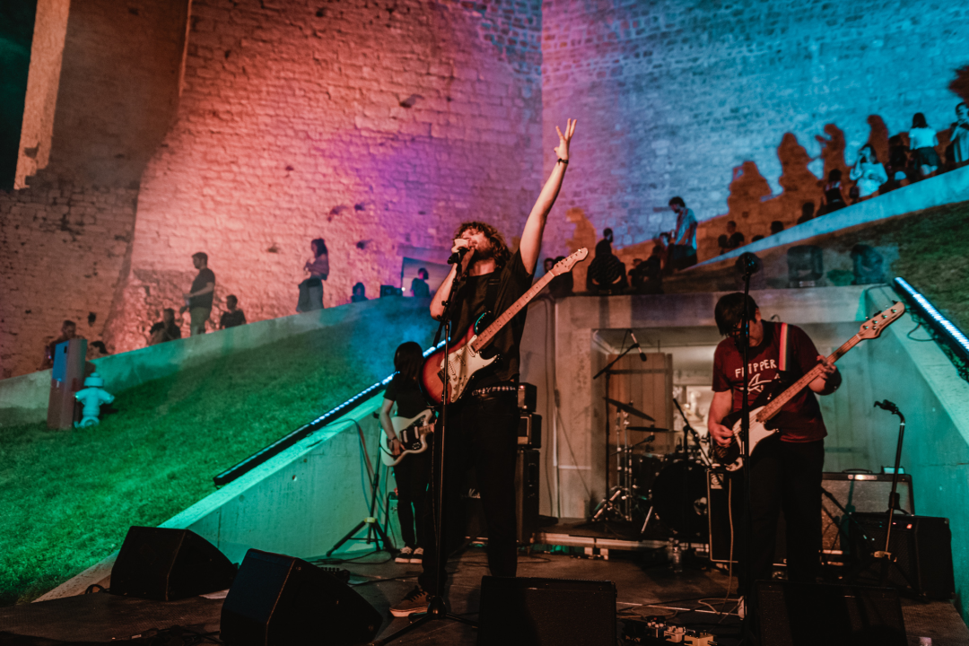Šibenski bendovi Magul i The Fogsellers rasplesali publiku na drugom danu Let’s Rock festivala na sv. Mihovilu