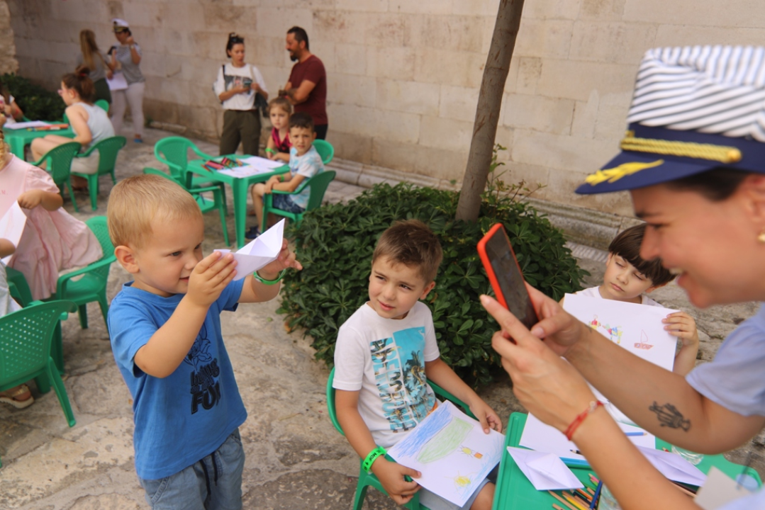 Brojna poznata lica ovih dana na šibenskim ulicama: Goran Višnjić, Tonći Huljić, Anamarija Asanović… 