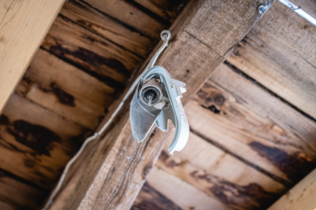 Ne prolazite ulicom Biskupa Fosca, drvena skela je trula i raspada se!