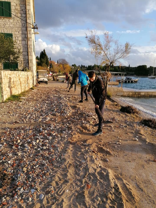 Pričali smo s curama i dečkima iz Šepurine: Od sadnje cvijeća do popravka balotane,  rade sto na sat i odlično ih ide