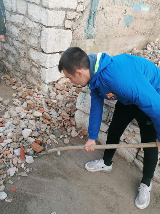 Pričali smo s curama i dečkima iz Šepurine: Od sadnje cvijeća do popravka balotane,  rade sto na sat i odlično ih ide