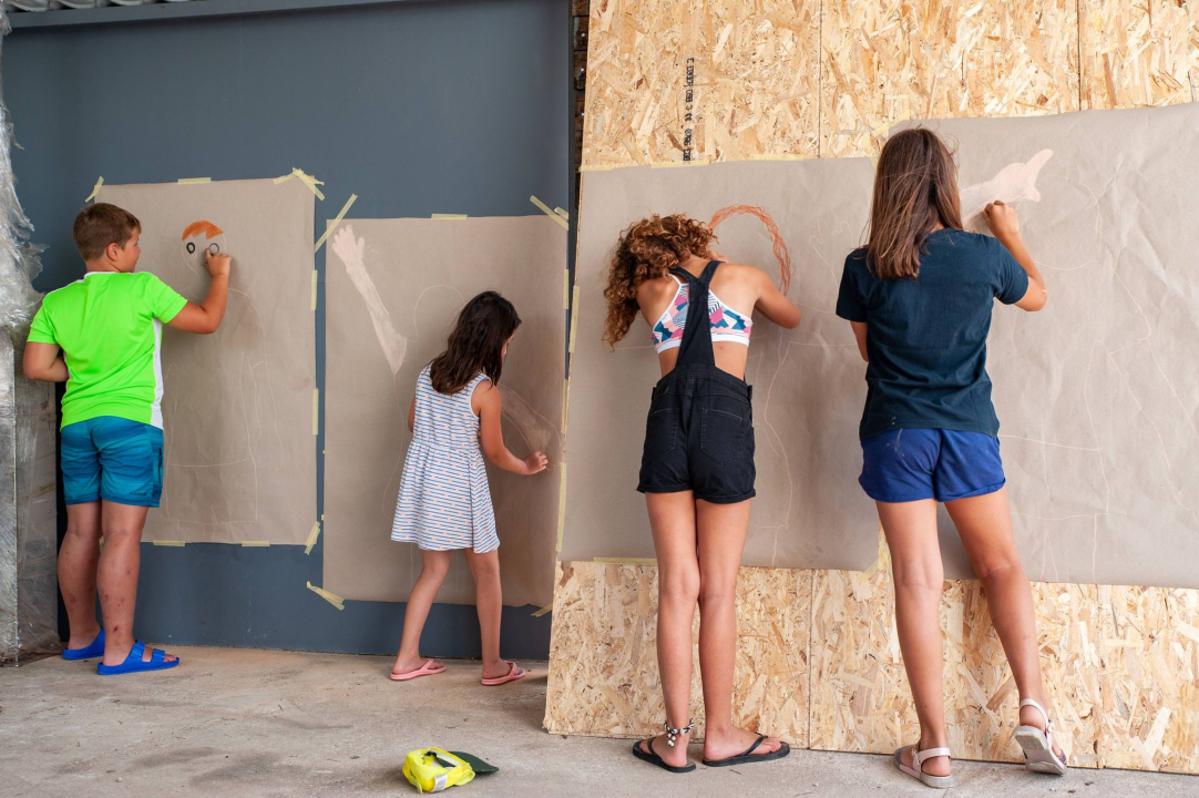 Poznata TV voditeljica na Zlarinu pokrenula radionicu: Djeca oslikavaju vlastite sjene