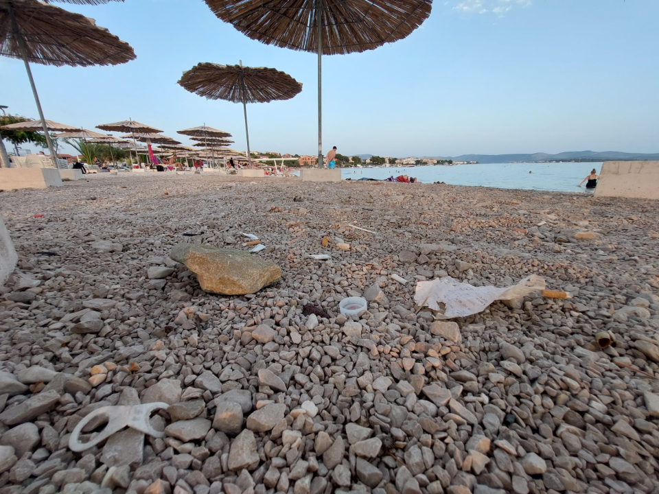 Bez pretjerivanja, Rezalište izgleda odvratno. Kako itko može raširiti šugaman po ovome?