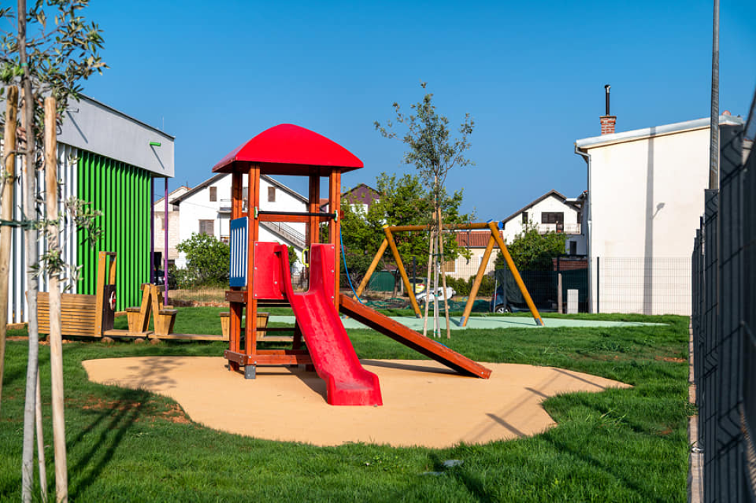 Pogledajte kako izgleda novi tribunjski vrtić u koji je uloženo 11 milijuna kuna  