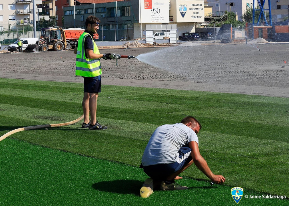 Hibridni travnjak postavlja se na Šubićevcu: Sve bi trebalo biti gotovo do 10. kolovoza 