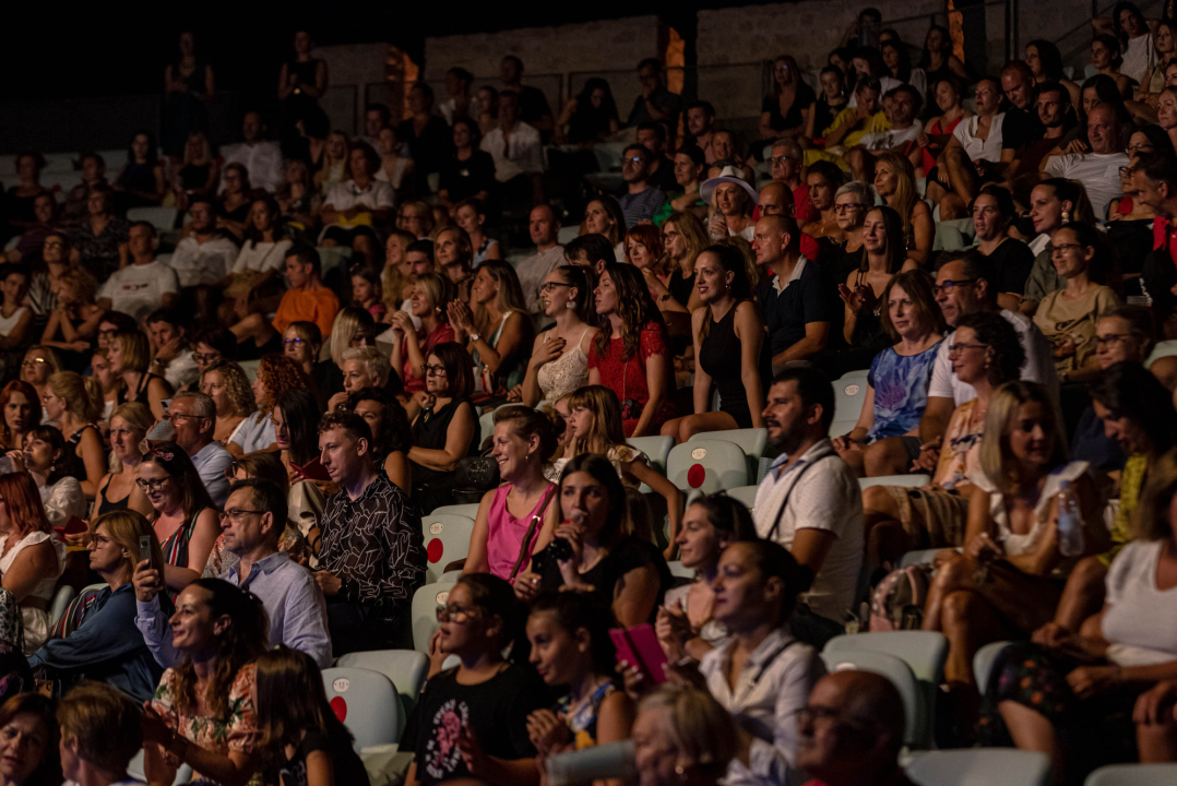 Vanna nizala hitove, tribine pjevale iz sveg glasa
