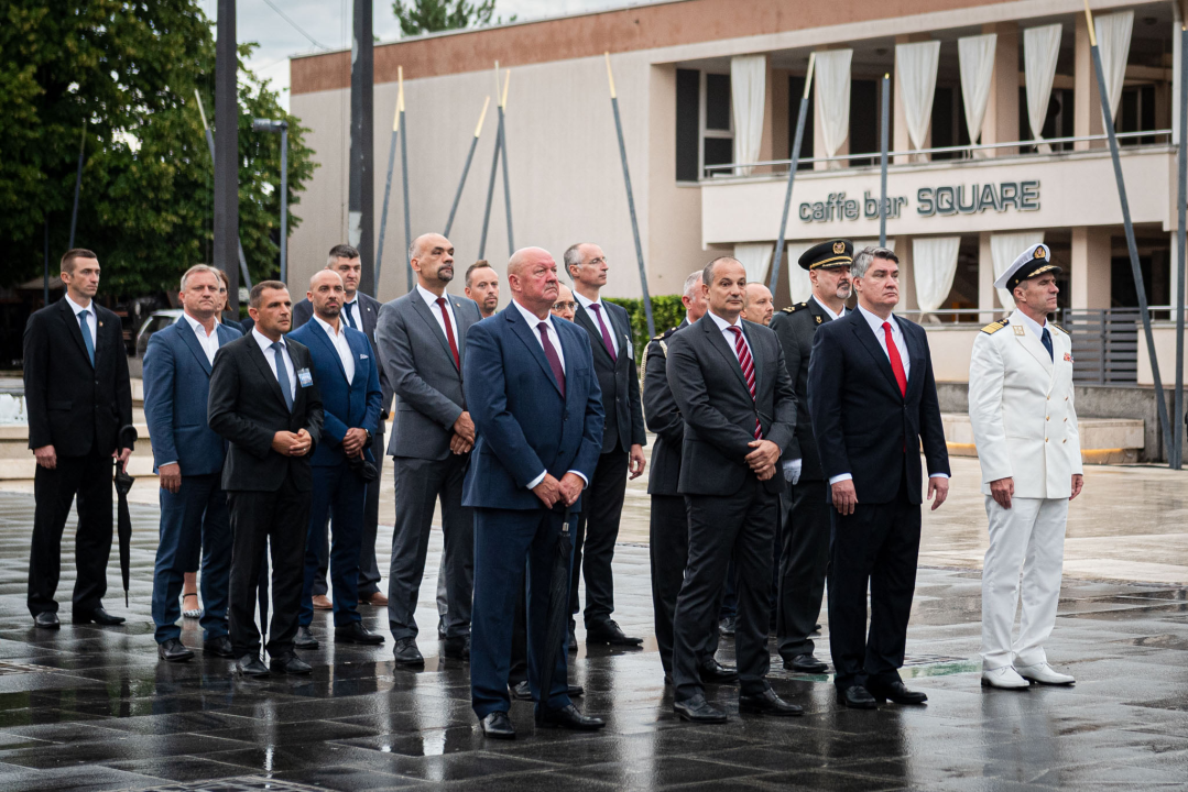 Obilježavanje 26. obljetnice VRO Oluja: Pogledajte kako je jutros bilo u Kninu 