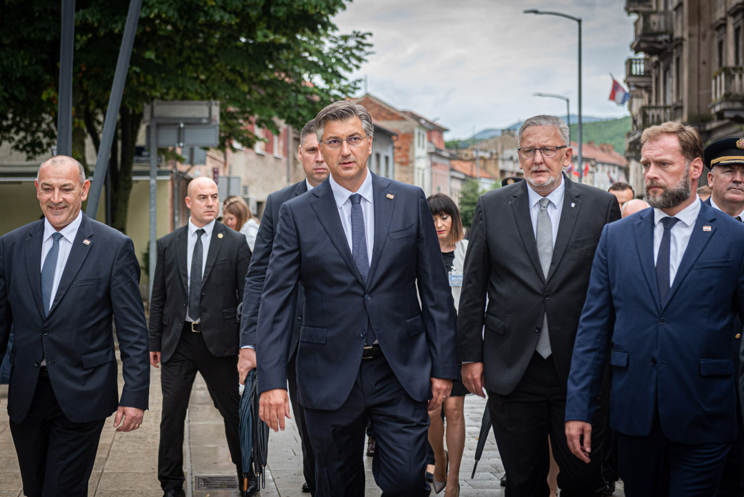 Obilježavanje 26. obljetnice VRO Oluja: Pogledajte kako je jutros bilo u Kninu 