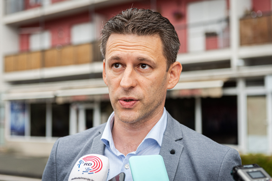 Obilježavanje 26. obljetnice VRO Oluja: Pogledajte kako je jutros bilo u Kninu 