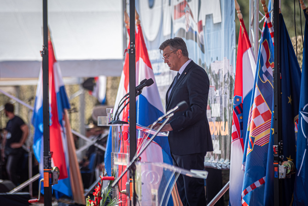 Obilježavanje 26. obljetnice VRO Oluja: Pogledajte kako je jutros bilo u Kninu 