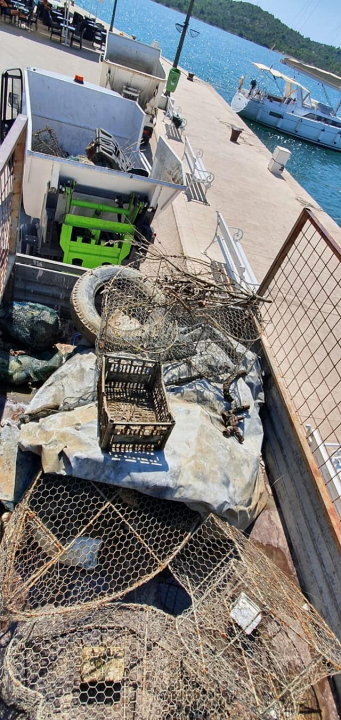 Volonteri izvadili hrpe smeća iz mora u Pirovcu: Morski konjic posebno je obradovao ronioce