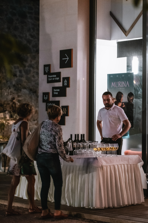 Završile ljetne filmske večeri na Baroneu: Domaći film Murina napunio gledalište do zadnjeg mjesta