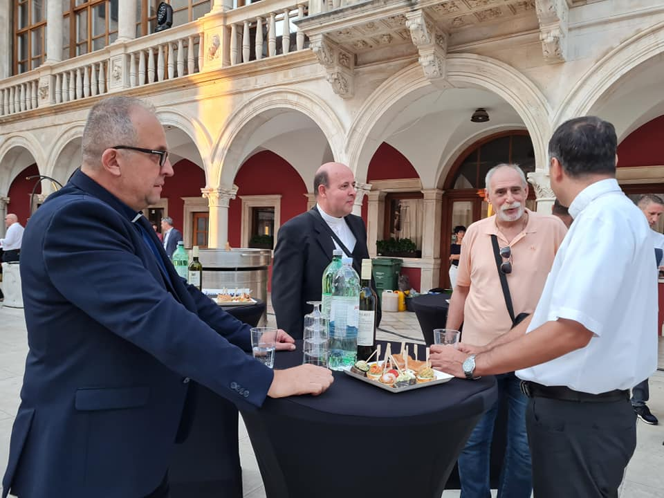 Fešta pred katedralom za deseti rođendan Društva Juraj Dalmatinac: 'Nećemo stati na ovom, jačat ćemo i rasti'