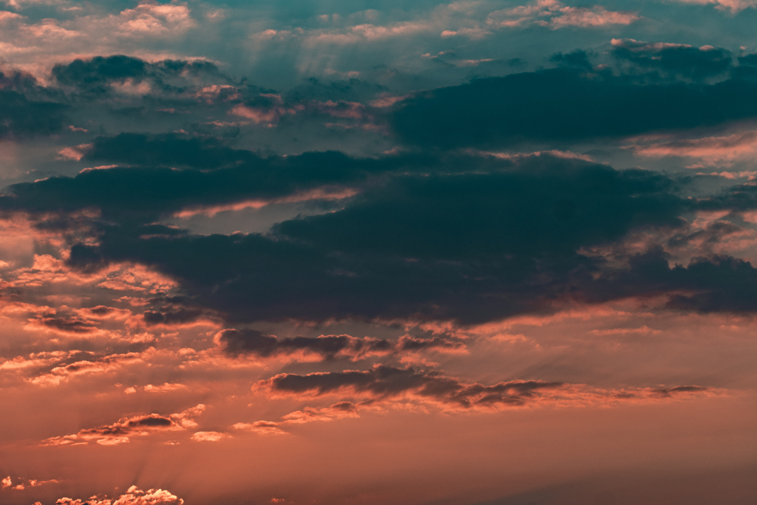 Jeste li vidjeli jučerašnji zalazak? Kroz nebo otežalo oblacima probijale su se čarobne sunčeve zrake